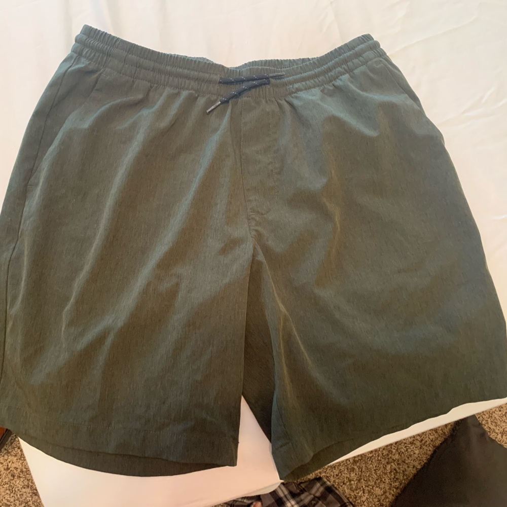 Old Navy Men’s Go-Dry athletic shorts